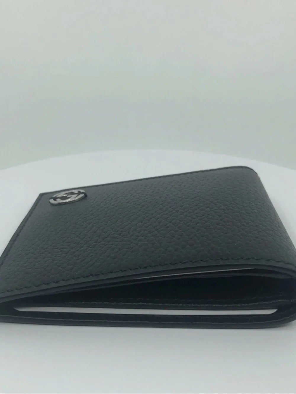 Gucci Men's Black Bifold Wallet Solid Logo Accent Credit Card Feature